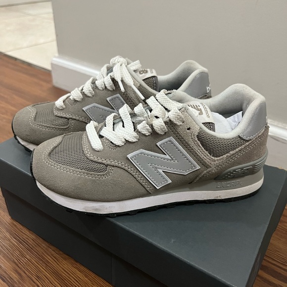 New Balance Gray 574 Core Sneakers Size 5 US $90 - Picture 3 of 10